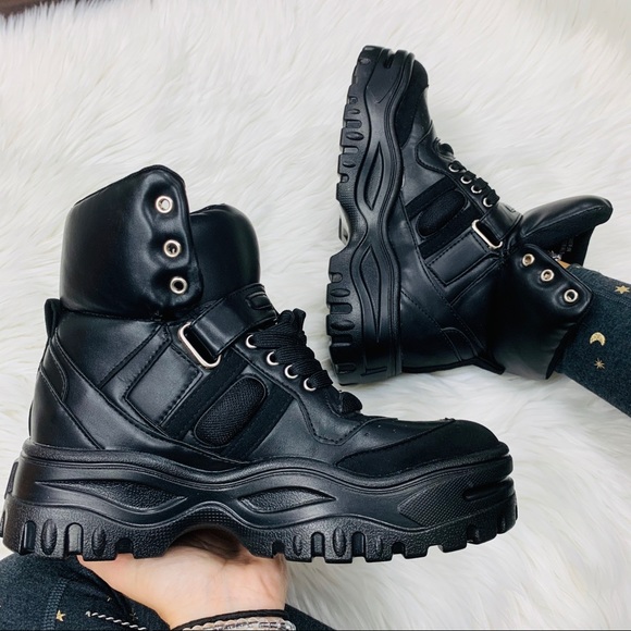 Shoes - Black chunky boot sneaker